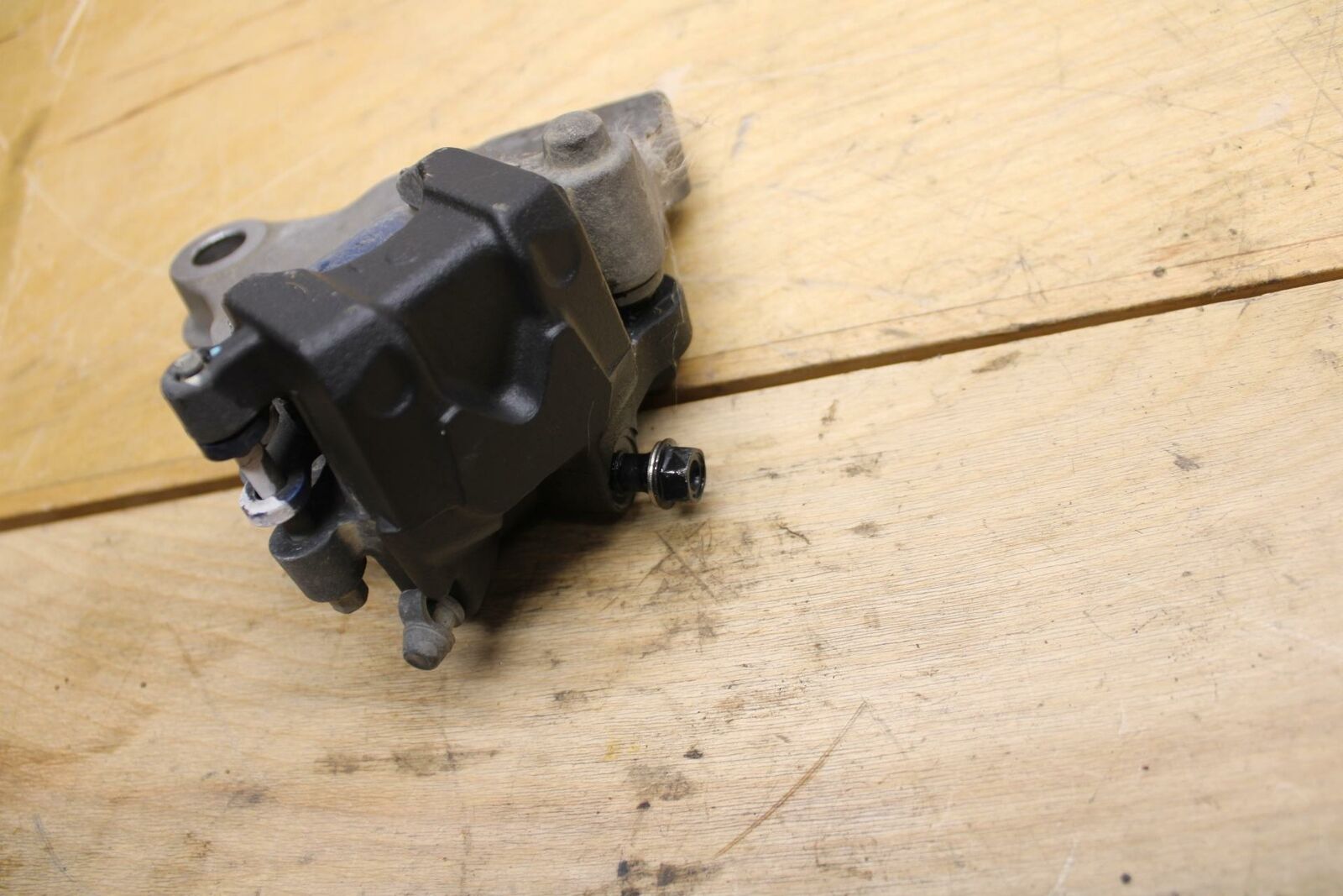 13-15 HONDA CBR500R REAR BACK BRAKE CALIPER W MOUNT BRACKET 43150-MGZ-J01 BB315