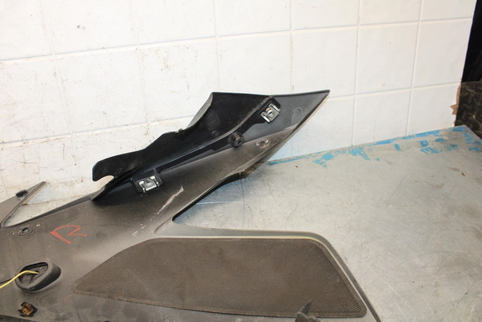 04-06 YAMAHA YZF R1 RIGHT LOWER MID UPPER SIDE FAIRING COWL  BB432