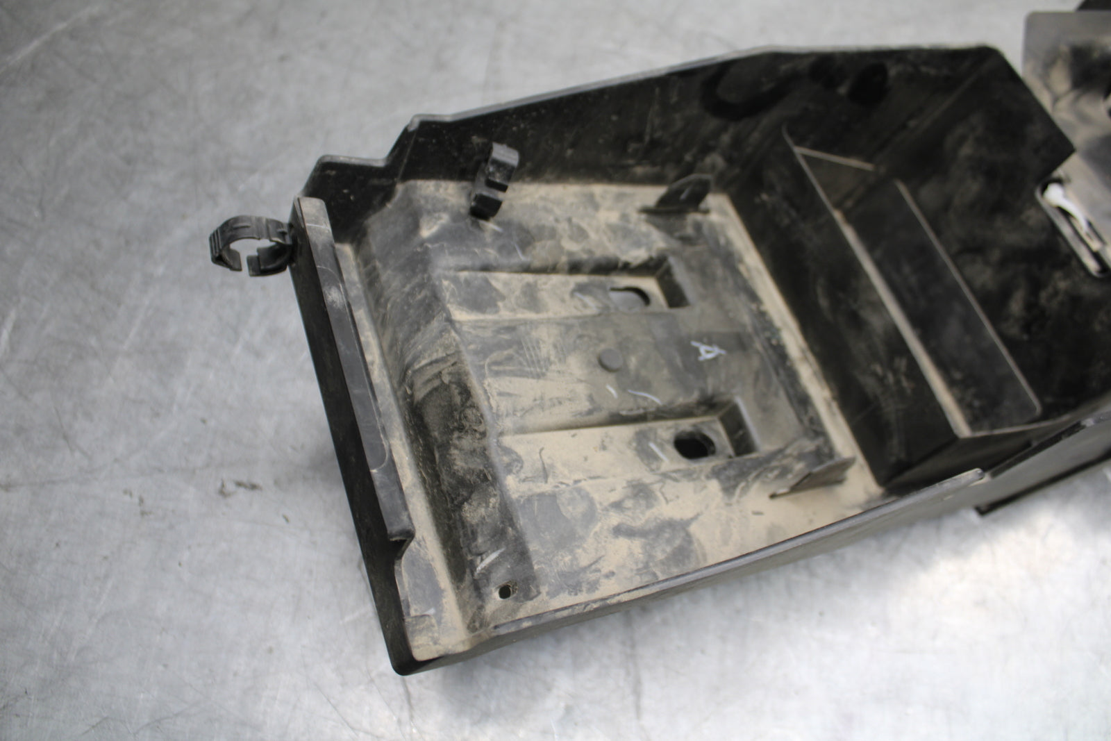 19-22 KAWASAKI Z400 REAR UNDERTAIL & BATTERY TRAY FAIRING COWL FENDER BB708