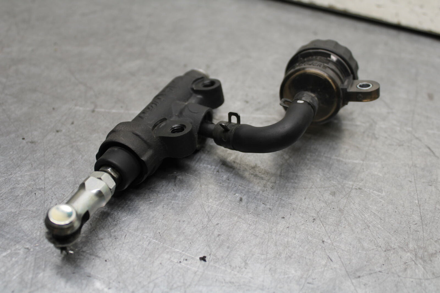 16 KAWASAKI NINJA ZX10R REAR BRAKE MASTER CYLINDER W RESERVOIR 43015-0640 BB650