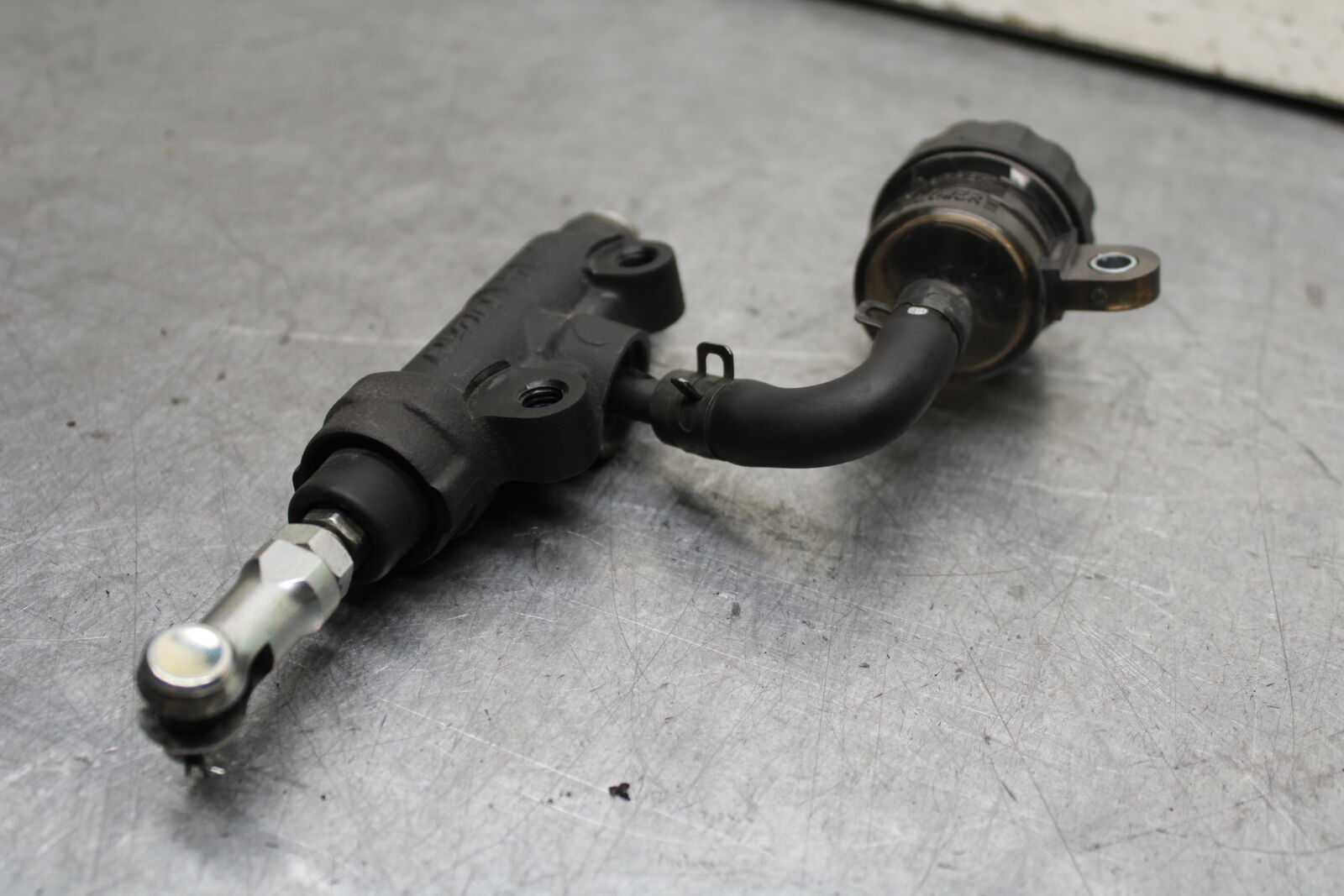 16 KAWASAKI NINJA ZX10R REAR BRAKE MASTER CYLINDER W RESERVOIR 43015-0640 BB650