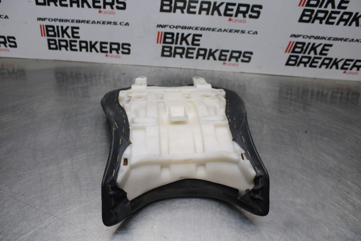 13 YAMAHA YZF R1 FRONT DRIVERS SEAT PAD SADDLE PILLION BB781