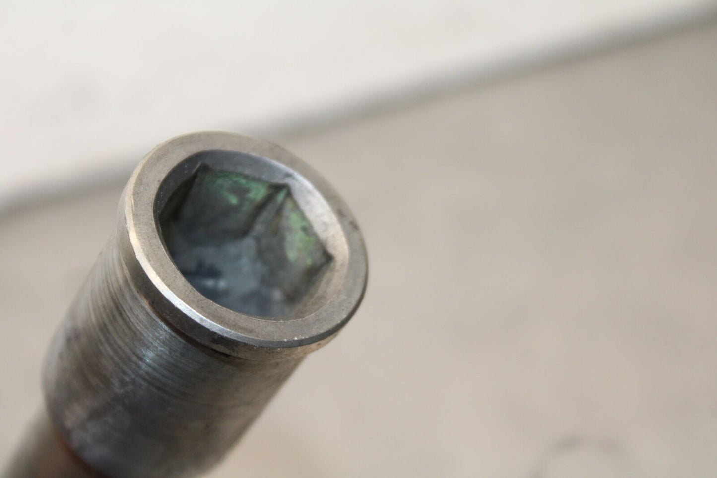 09-12 KAWASAKI NINJA ZX6R ZX600R FRONT WHEEL RIM AXLE BOLT 41068-0604 BB656