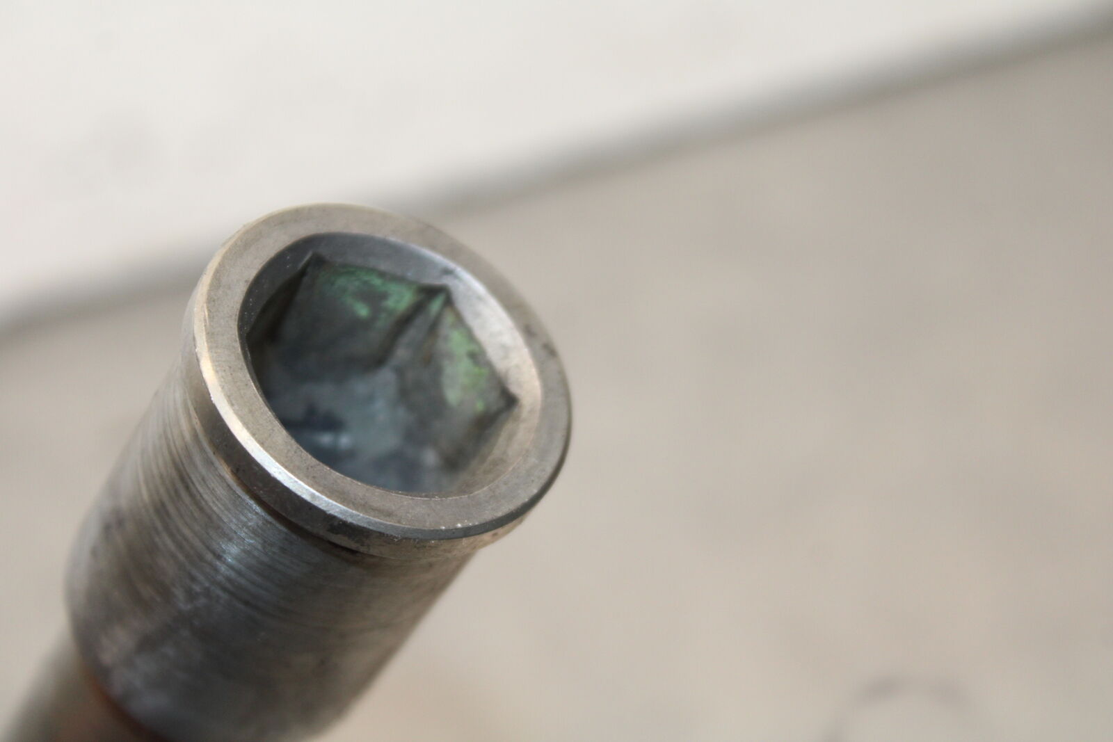 09-12 KAWASAKI NINJA ZX6R ZX600R FRONT WHEEL RIM AXLE BOLT 41068-0604 BB656