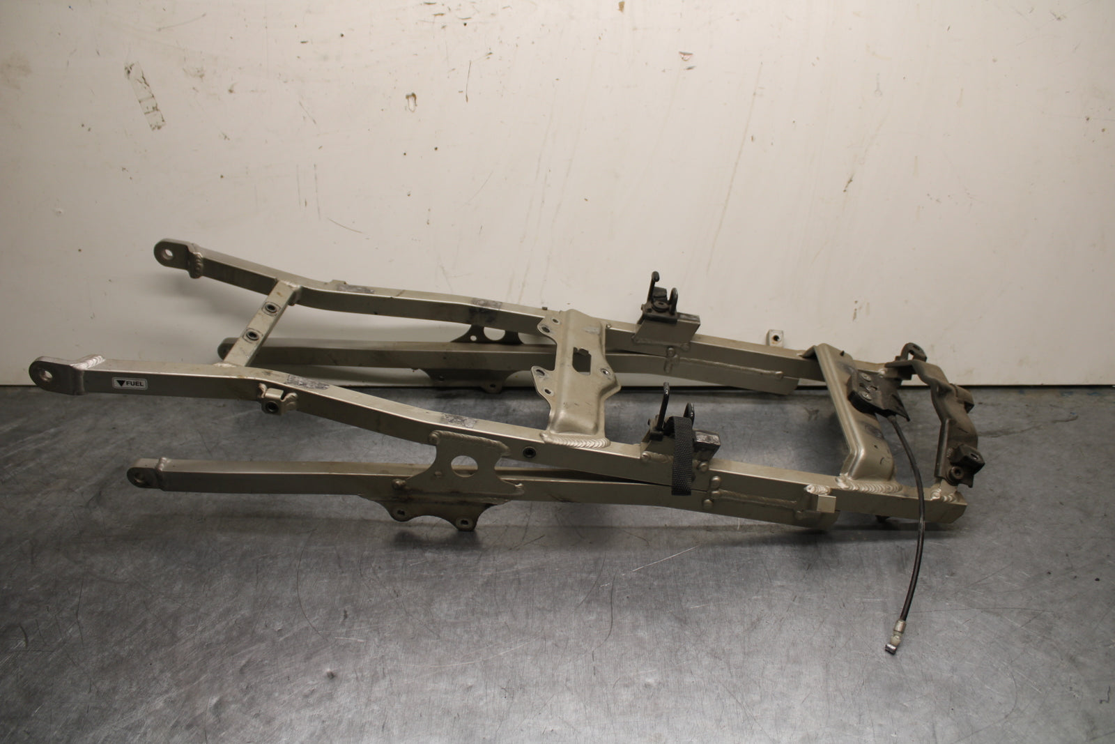 00-02 KAWASAKI NINJA ZX6R REAR SUBFRAME BACK SUB FRAME BB750