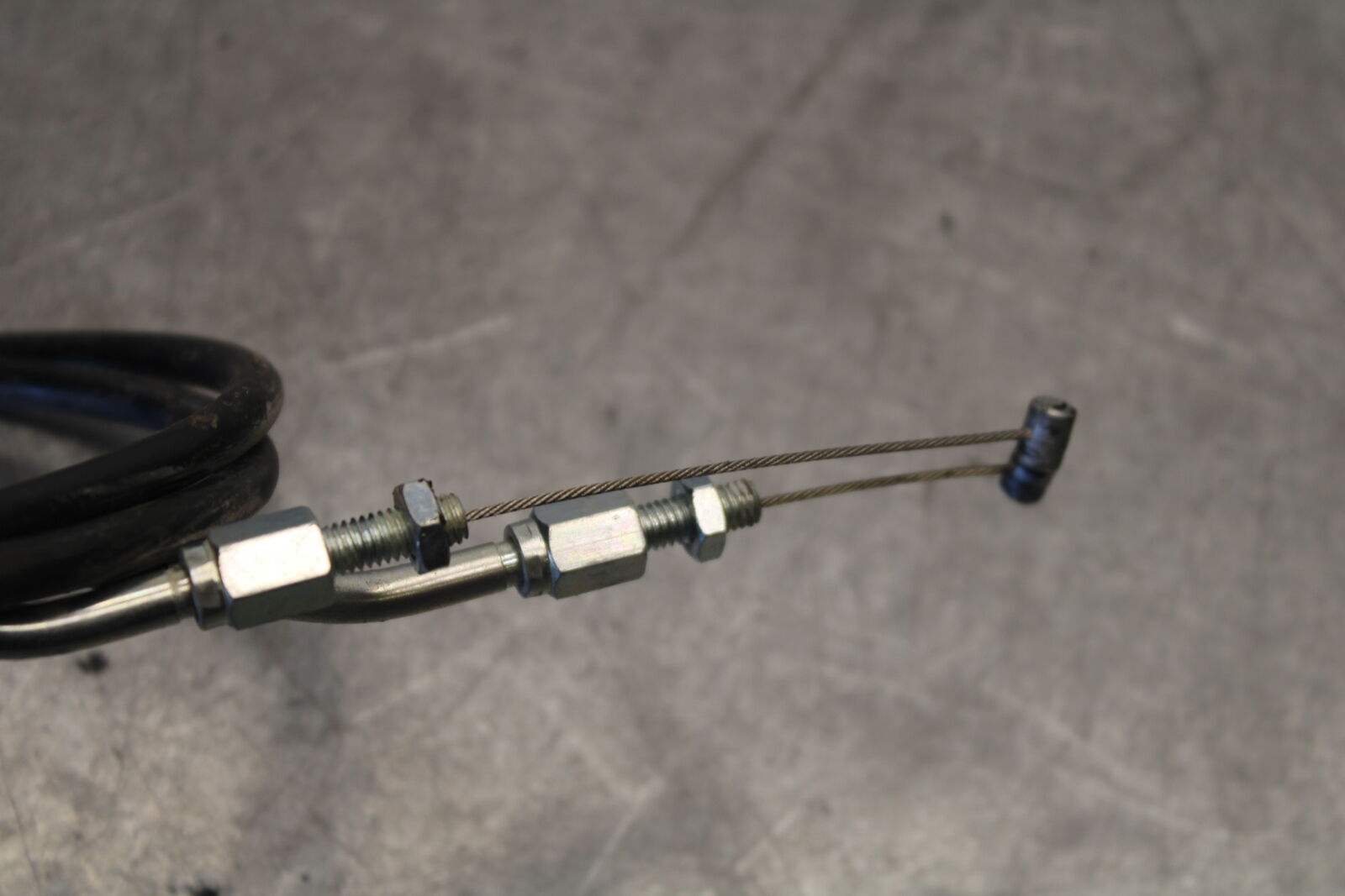 11-24 SUZUKI GSXR750 THROTTLE CABLES LINES BB687