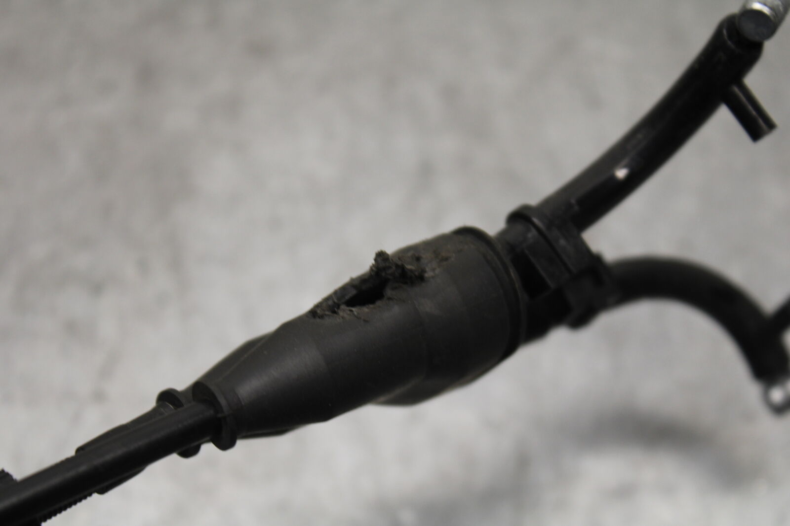 13-18 KAWASAKI NINJA ZX6R THROTTLE CABLES LINES 54012-0586 BB666