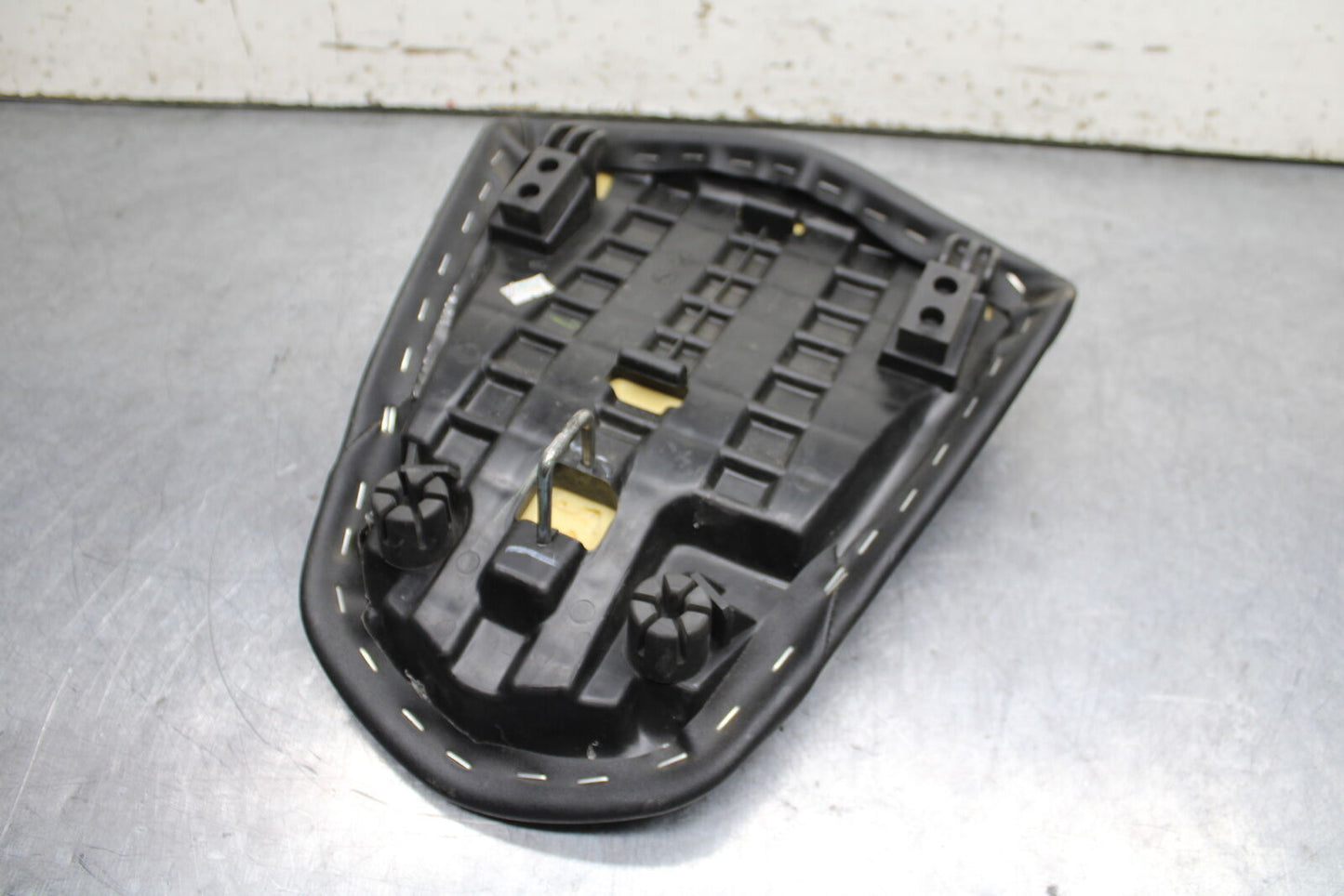 15-16 HONDA CB300F REAR BACK PASSENGER TANDEM SEAT PAD SADDLE PILLION BB740