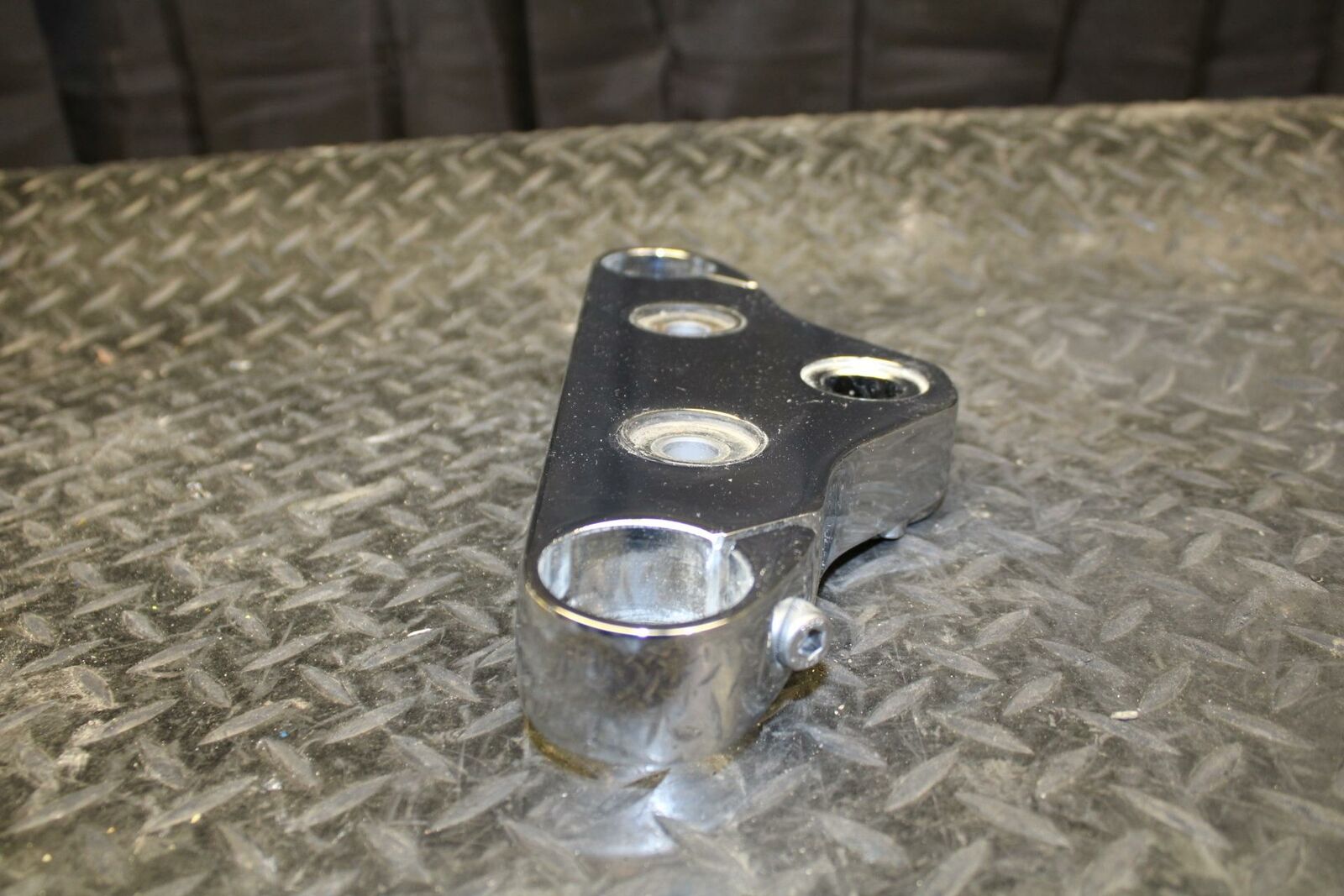 06-09 YAMAHA V STAR 1100 FORKS UPPER TRIPLE TREE CLAMP BB184