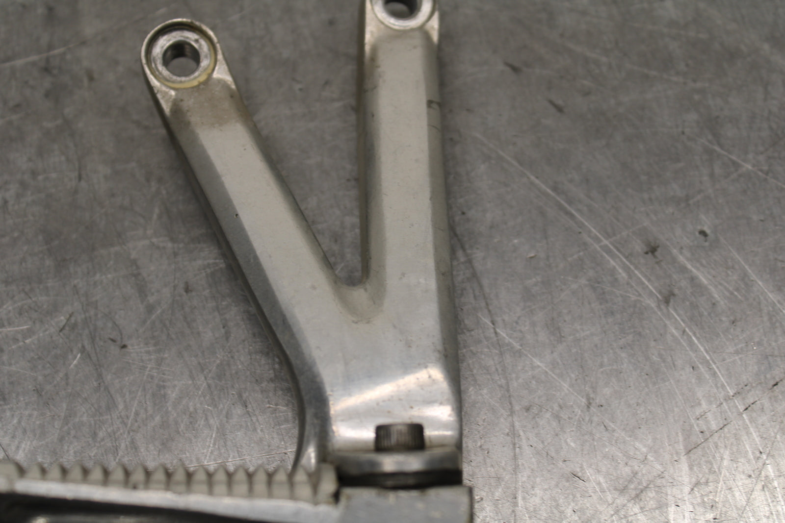 08-16 YAMAHA YZF R6 REAR BACK PASSENGER PEG SET PAIR BB131