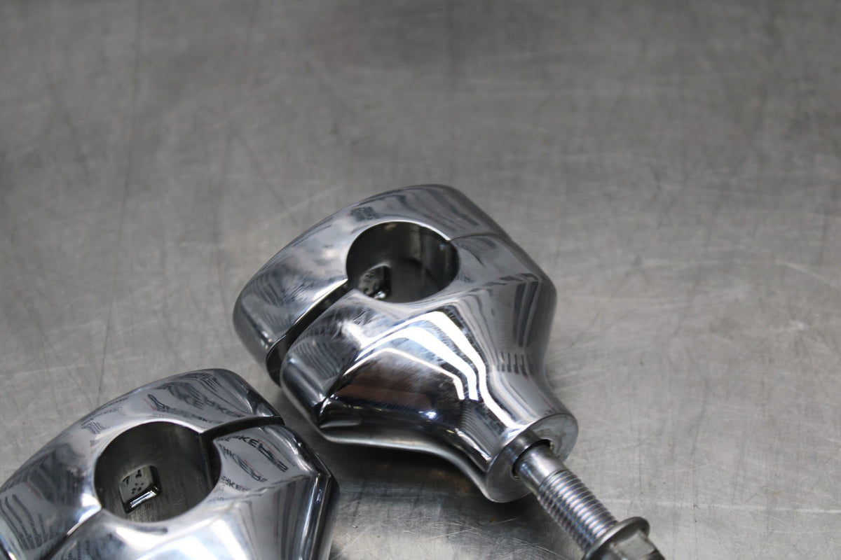 08 KAWASAKI VULCAN 900 HANDLEBAR RISERS BB184