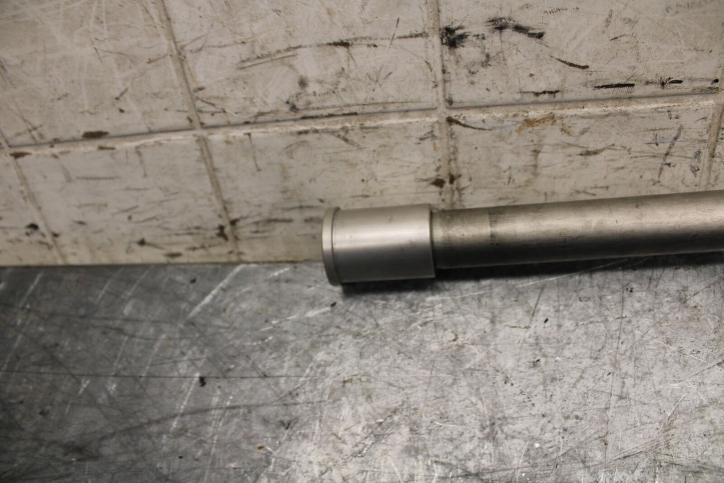 2009 Kawasaki Ninja ZX6R ZX600R FRONT WHEEL RIM AXLE PIVOT BOLT 41068-0034 BB538