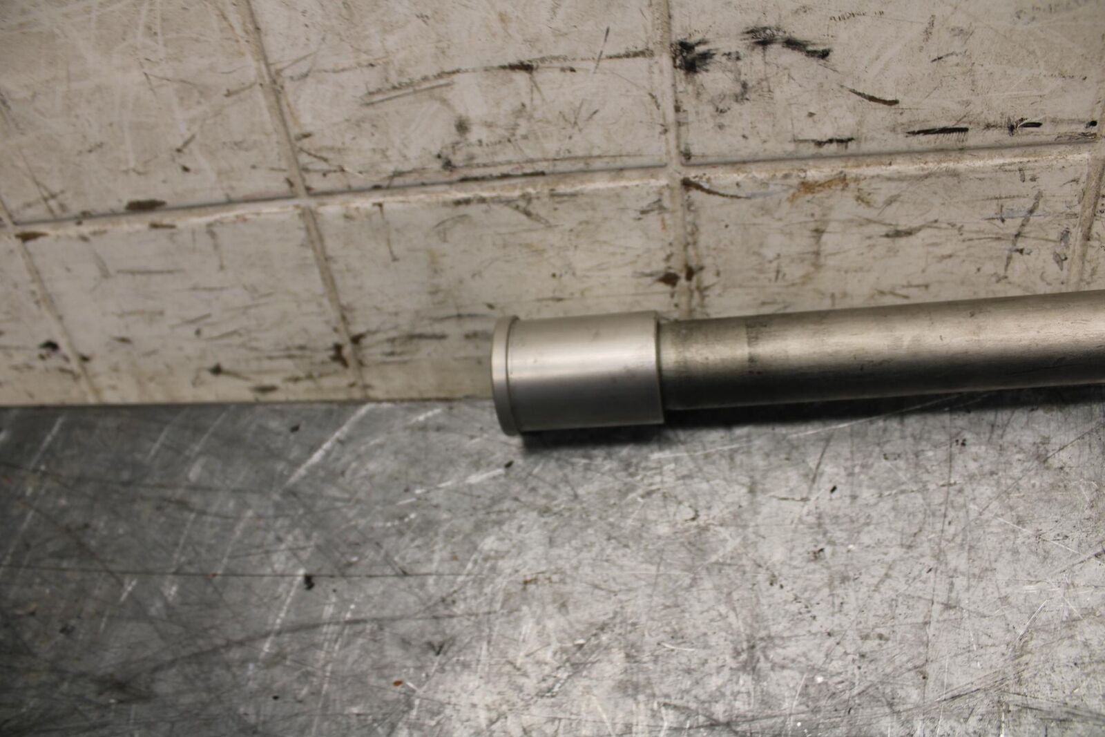 2009 Kawasaki Ninja ZX6R ZX600R FRONT WHEEL RIM AXLE PIVOT BOLT 41068-0034 BB538