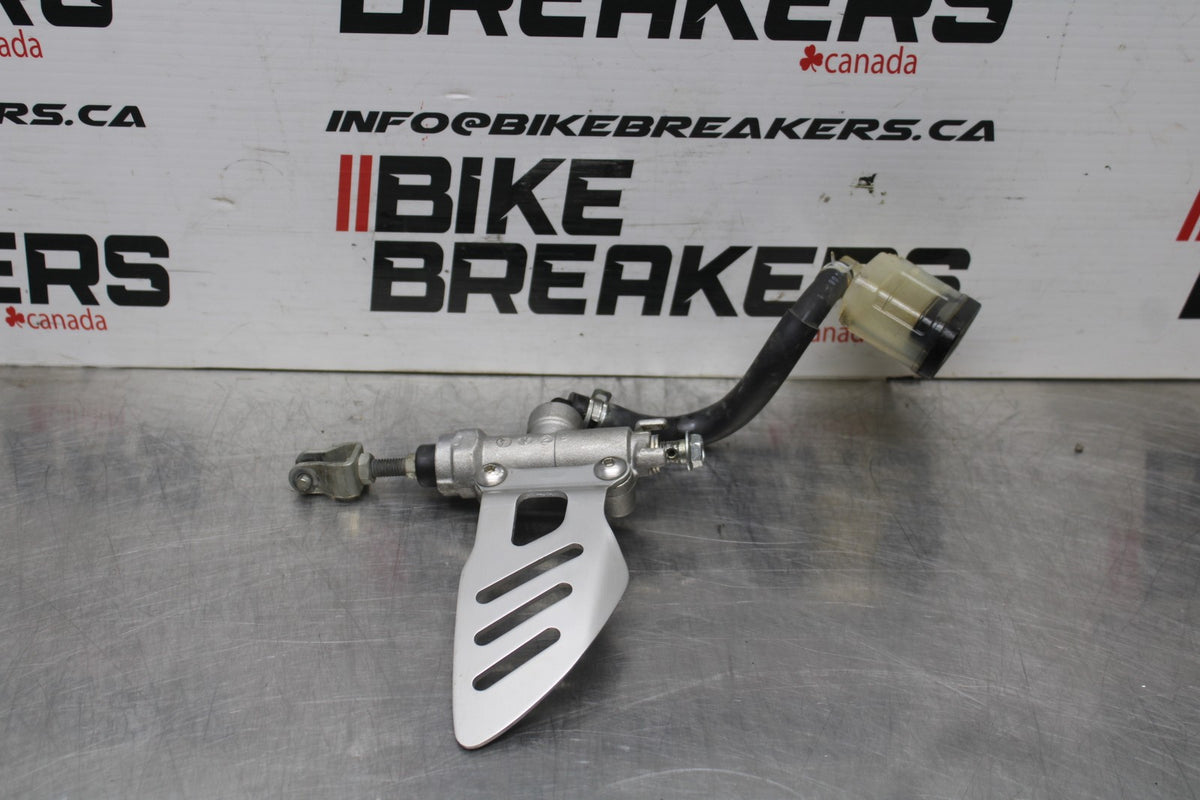 08-10 SUZUKI GSXR 600 REAR BACK BRAKE MASTER CYLINDER W RESERVOIR BB835