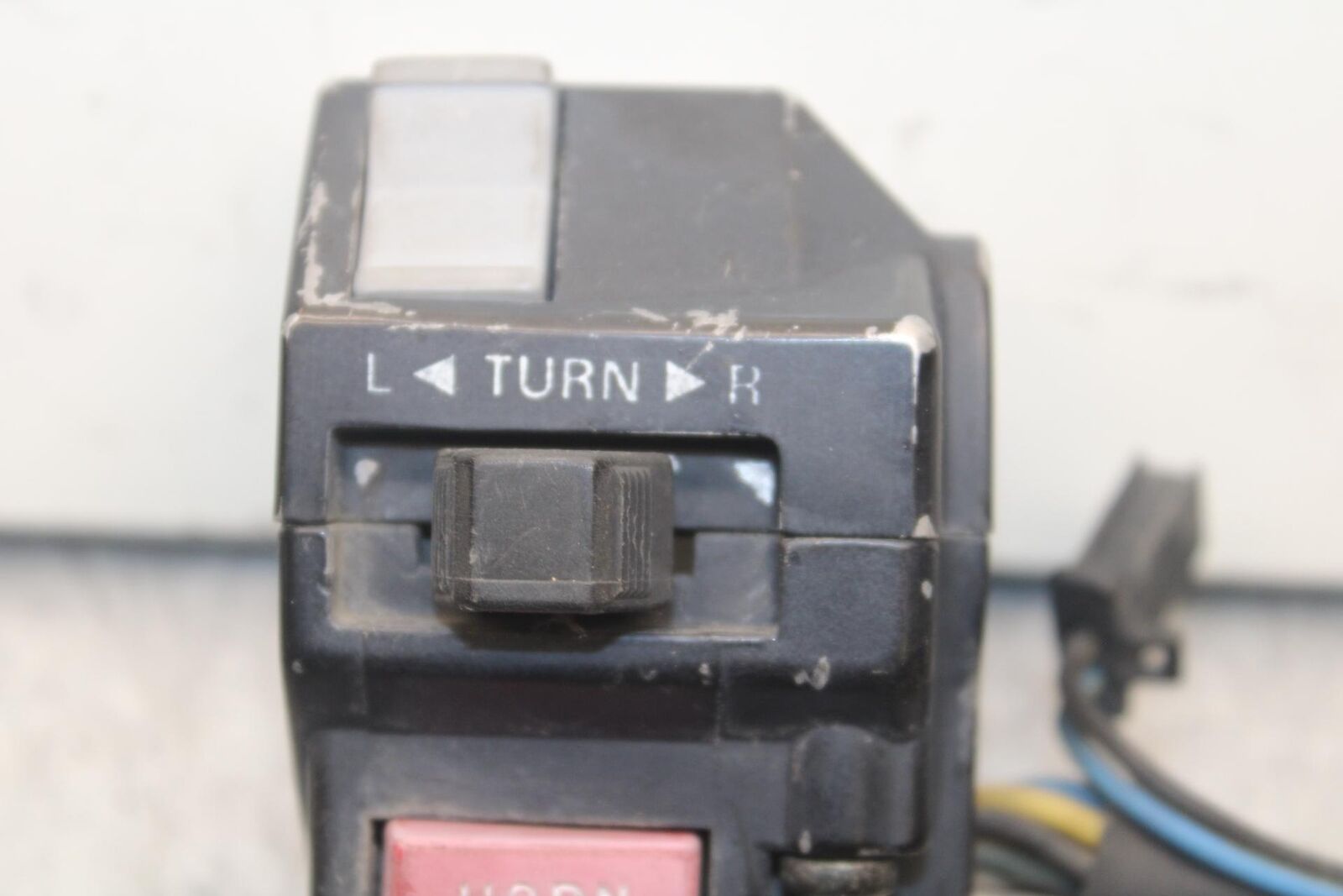 1988 Yamaha FZ600 LEFT CLIP ON HANDLE HORN SIGNALS SWITCH  BB601