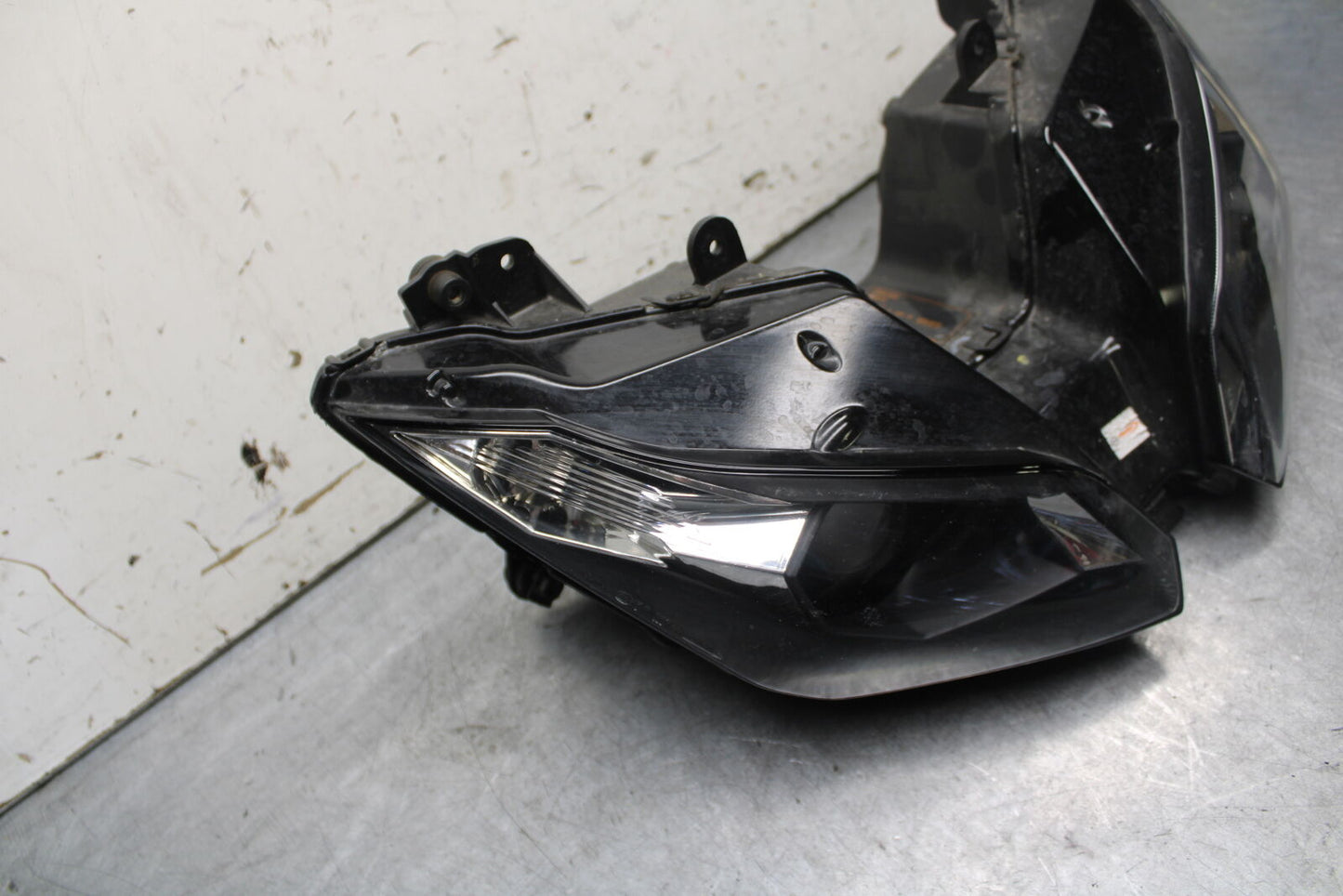 13-18 KAWASAKI NINJA ZX6R FRONT HEADLIGHT HEAD LIGHT LAMP 23007-0185 BB666