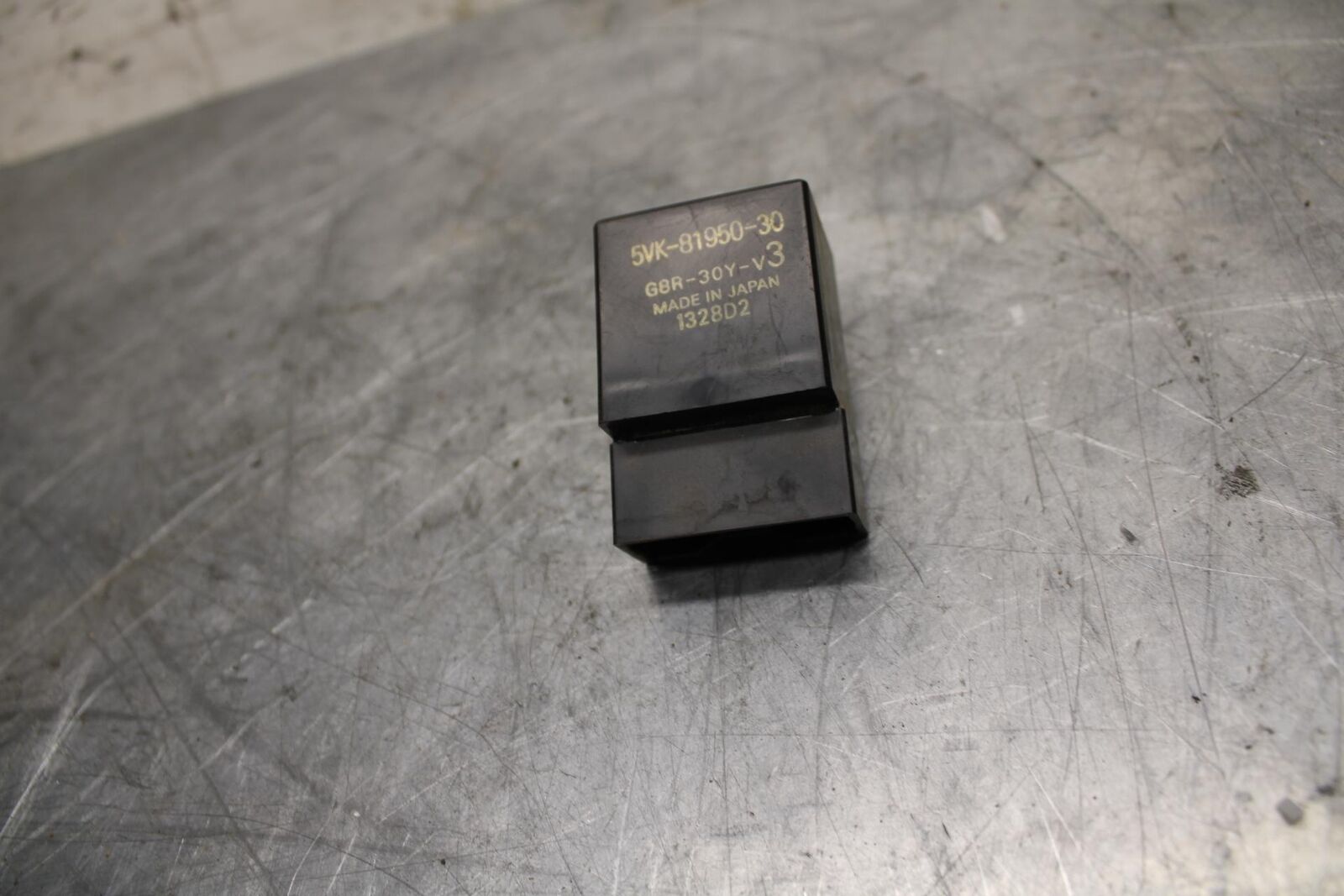 18 YAMAHA YZF R1  RELAY ASSEMBLY FUSE BOX FUEL PUMP BB473