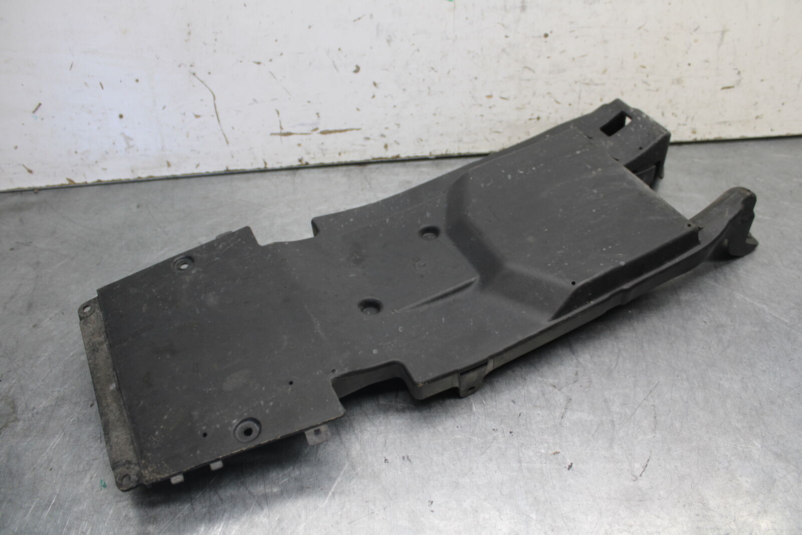 09-12 KAWASAKI NINJA ZX6R REAR BACK TAIL UNDERTAIL BATTERY TRAY PLASTIC BB698