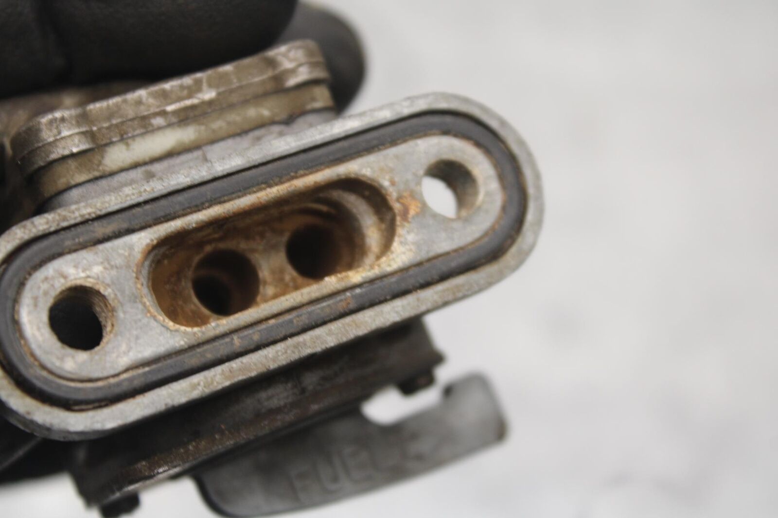 1985 Kawasaki Ninja 900R ZX900A FUEL GAS TANK PETCOCK SHUT ON OFF VALVE BB84