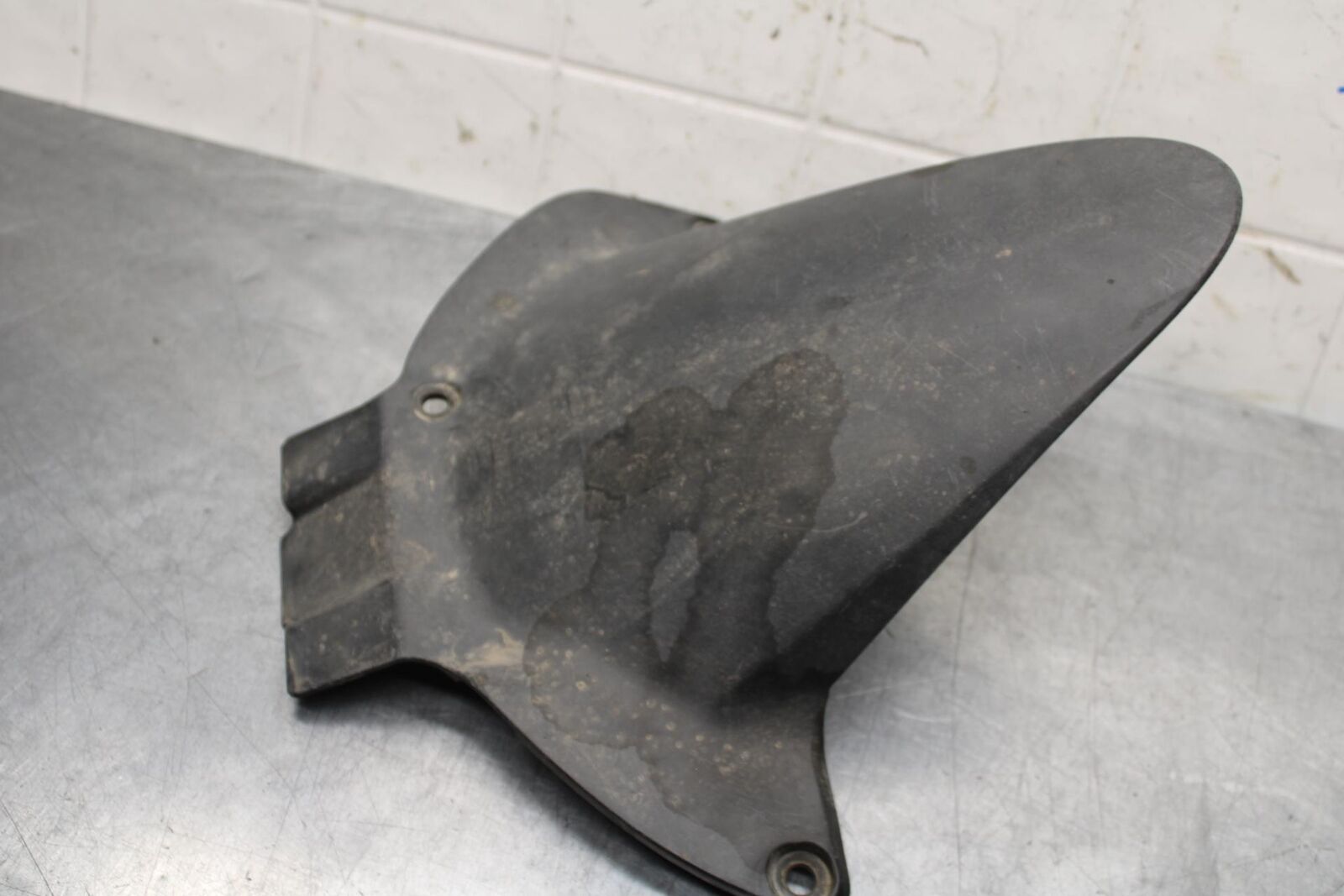 2007 Honda CBR600RR REAR BACK WHEEL TIRE HUGGER FENDER 80120-MFJ-D00 BB596