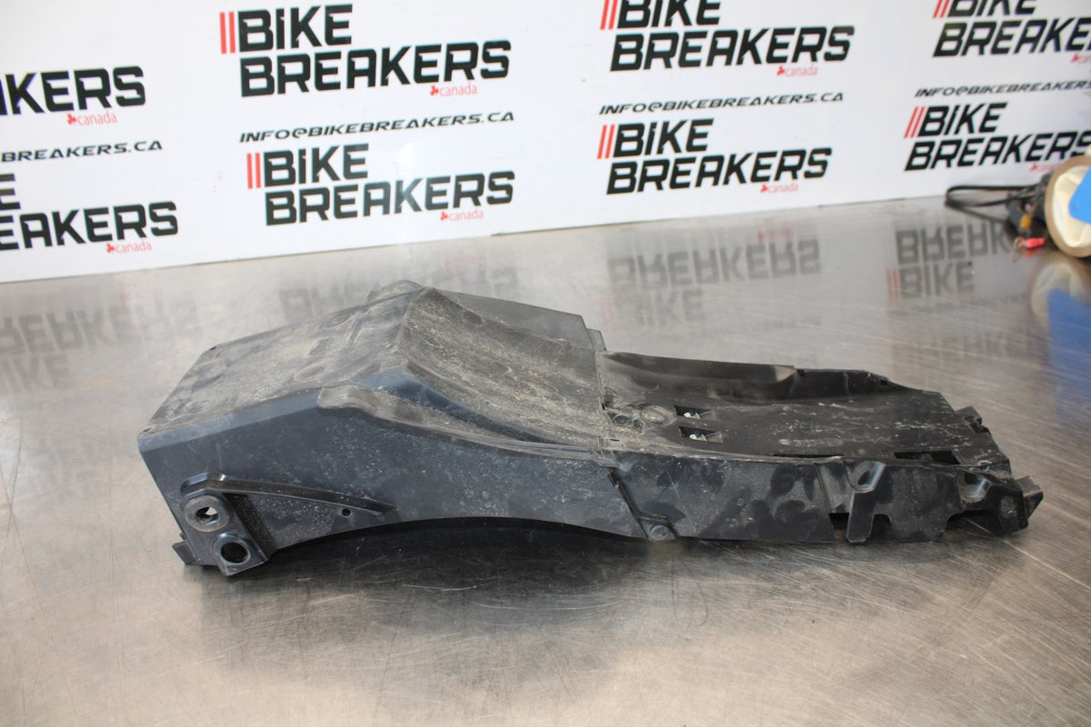 22-25 YAMAHA YZF R7 REAR BACK TAIL UNDERTAIL BATTERY TRAY PLASTIC BB176