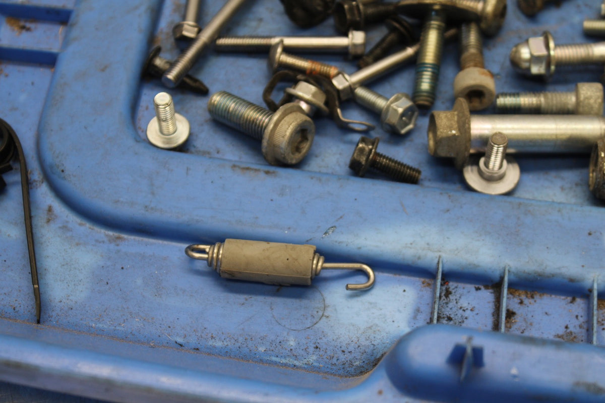 18 SUZUKI GSXR750 MOUNTING BOLTS HARDWARE SCREWS BB891