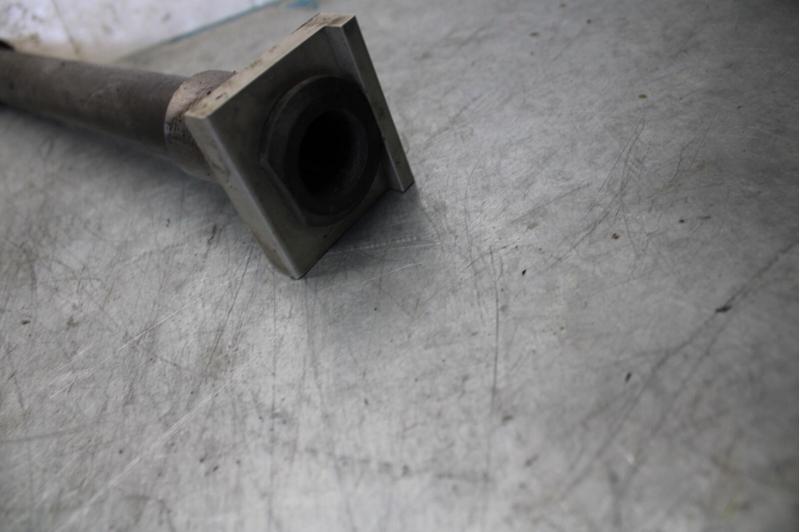 04-06 YAMAHA YZF R1 REAR AXLE BACK WHEEL RIM PIVOT BOLT AXEL BB432 ...