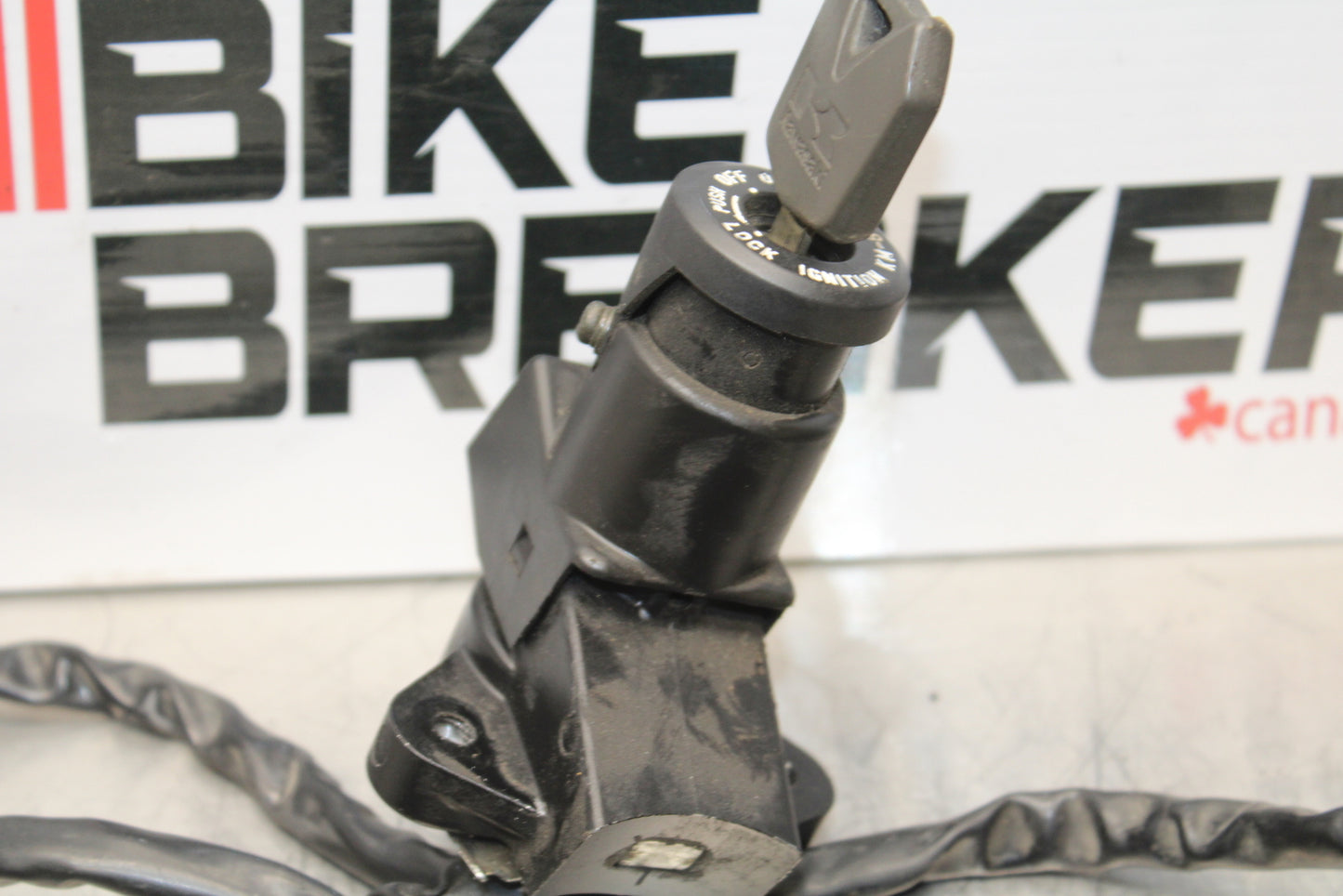 04-05 KAWASAKI NINJA ZX10R IGNITION LOCK KEY SET W/ GAS CAP AND SEAT LOCK BB163