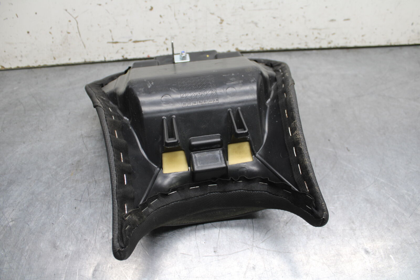 19-22 KAWASAKI Z400 FRONT DRIVERS SEAT PAD SADDLE PILLION BB738