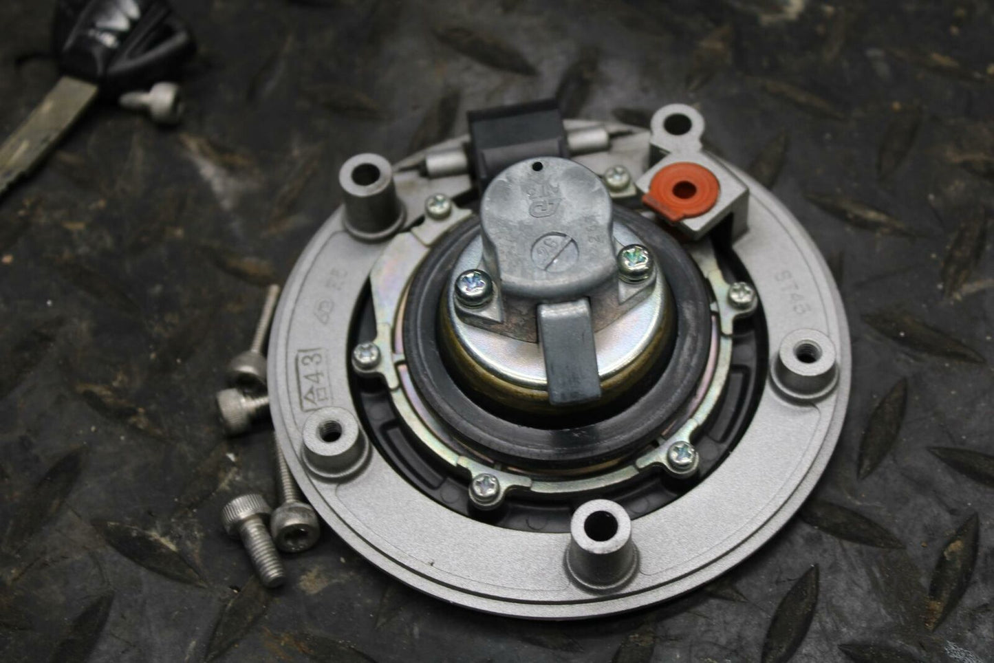 13 SUZUKI GSXR750 IGNITION LOCK KEY SET W/ GAS CAP  BB217