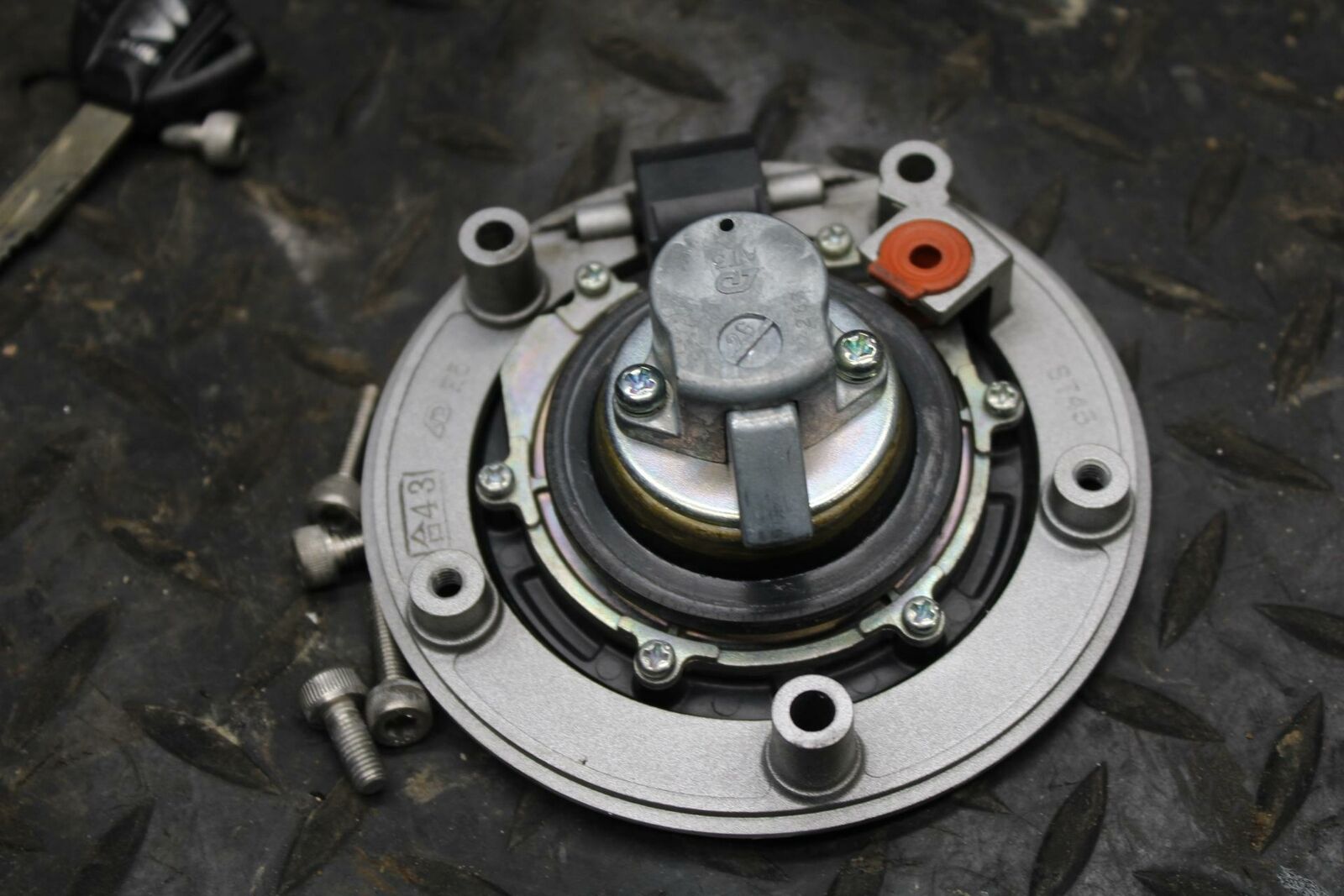 13 SUZUKI GSXR750 IGNITION LOCK KEY SET W/ GAS CAP  BB217