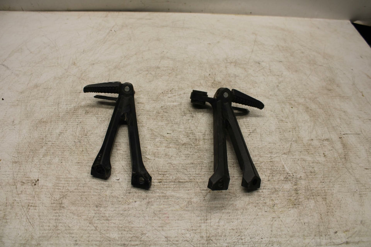 11-19 SUZUKI GSXR600 REAR BACK PASSENGER PEG SET PAIR BB371