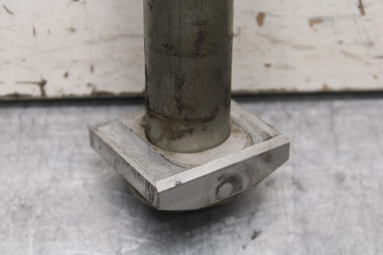 09-12 KAWASAKI NINJA ZX6R REAR AXLE WHEEL RIM PIVOT BOLT AXEL 41068-0613 BB640