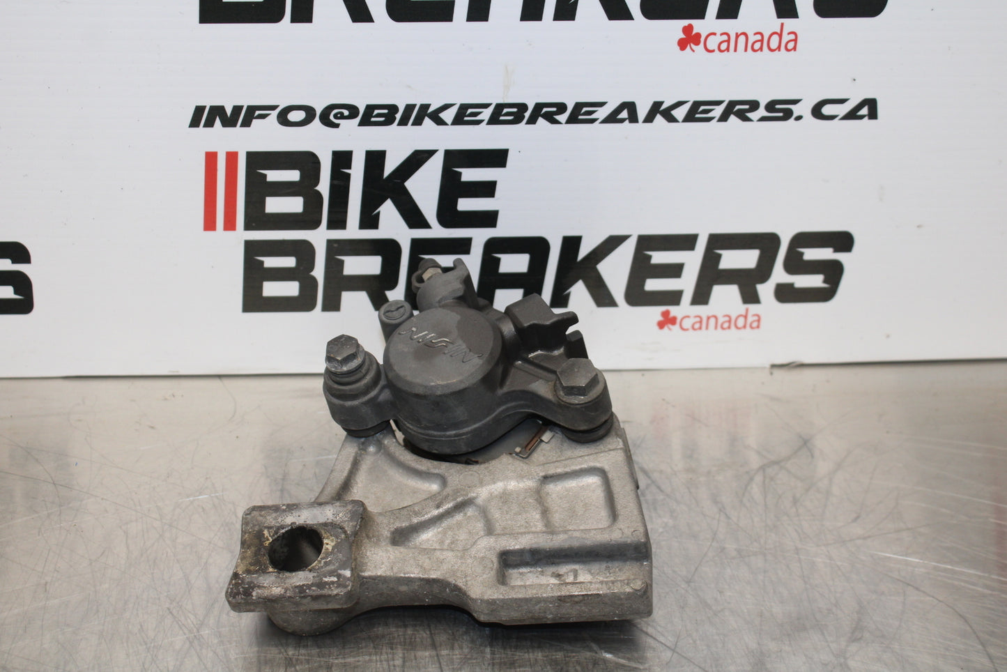 03 SUZUKI SV650S REAR BACK BRAKE CALIPER W MOUNT BRACKET BB167