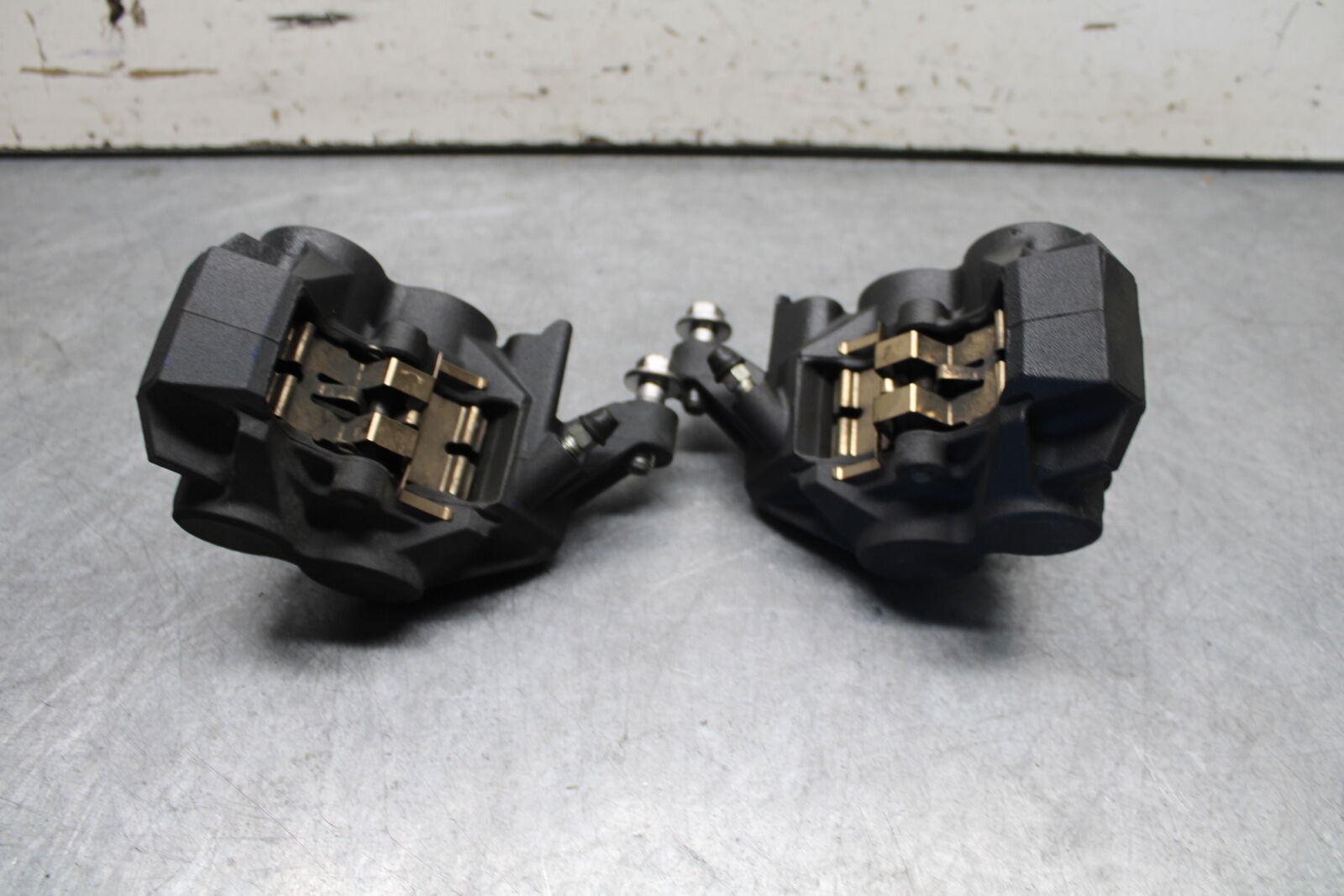 18-24 YAMAHA MT-07 RIGHT LEFT FRONT BRAKE CALIPER SET PAIR CALIPERS BB662