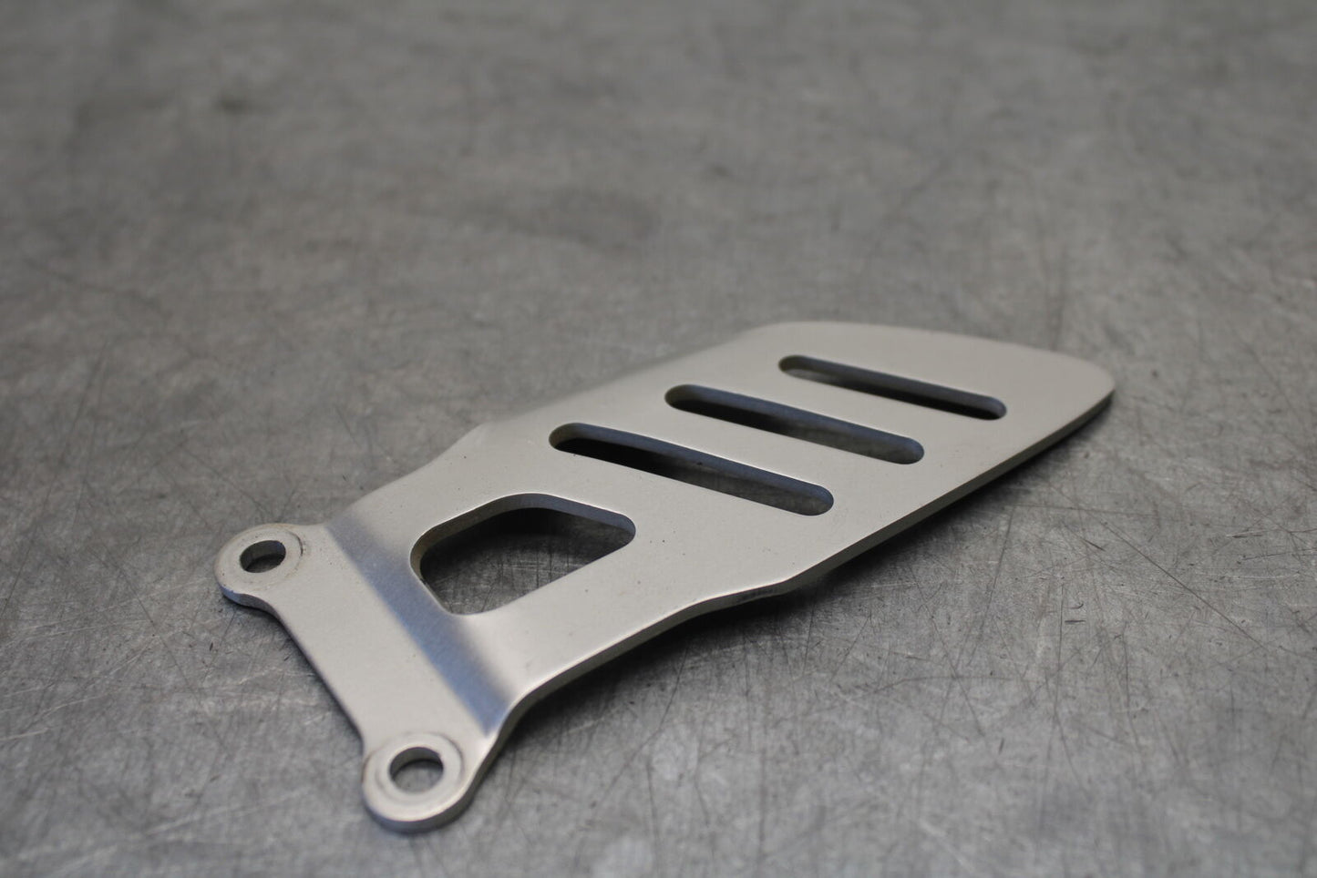 06-07 SUZUKI GSXR 600 LEFT REARSET REAR SET HEEL GUARD COVER  BB694