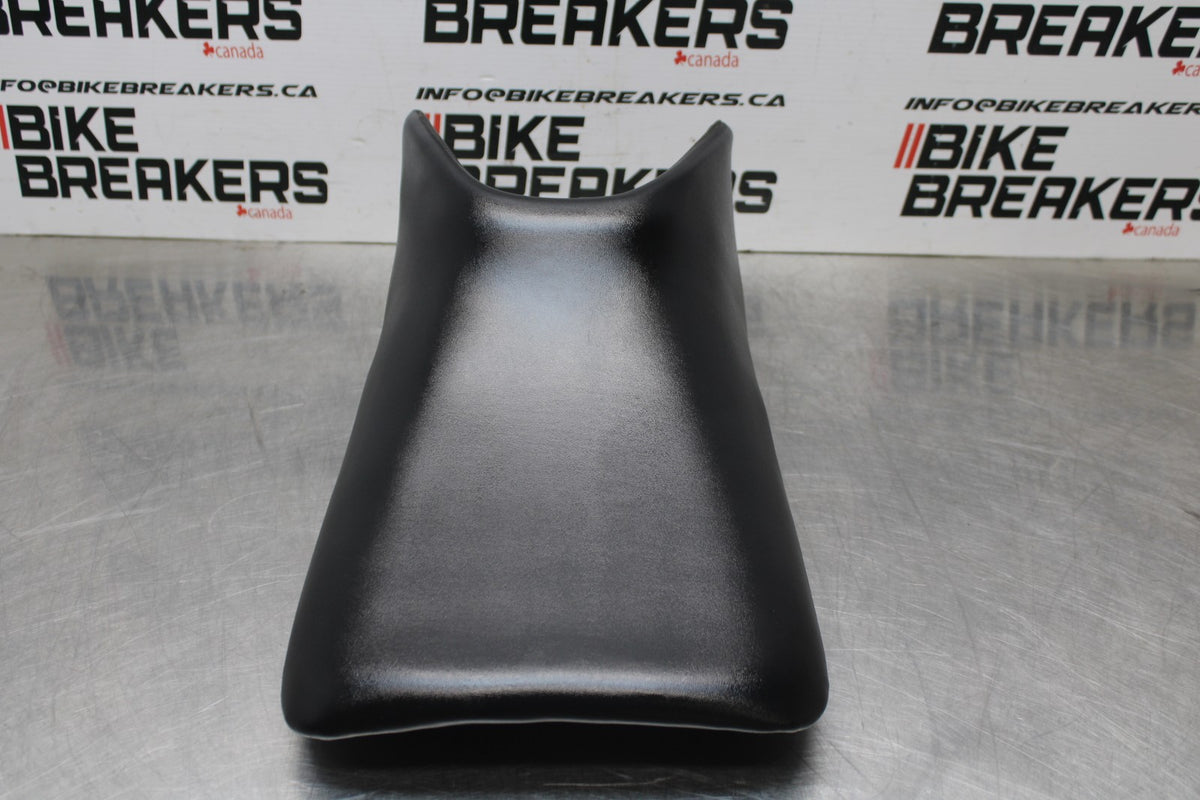 08 HONDA CBR125R FRONT DRIVERS SEAT PAD SADDLE PILLION BB839