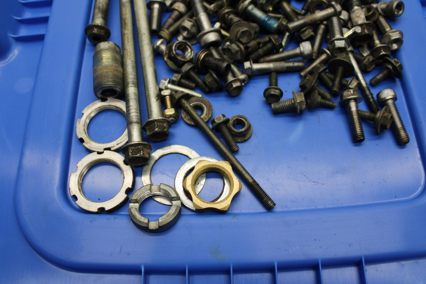 2001 Suzuki GSXR600  BOLTS HARDWARE MISCELLANEOUS SCREWS BB59