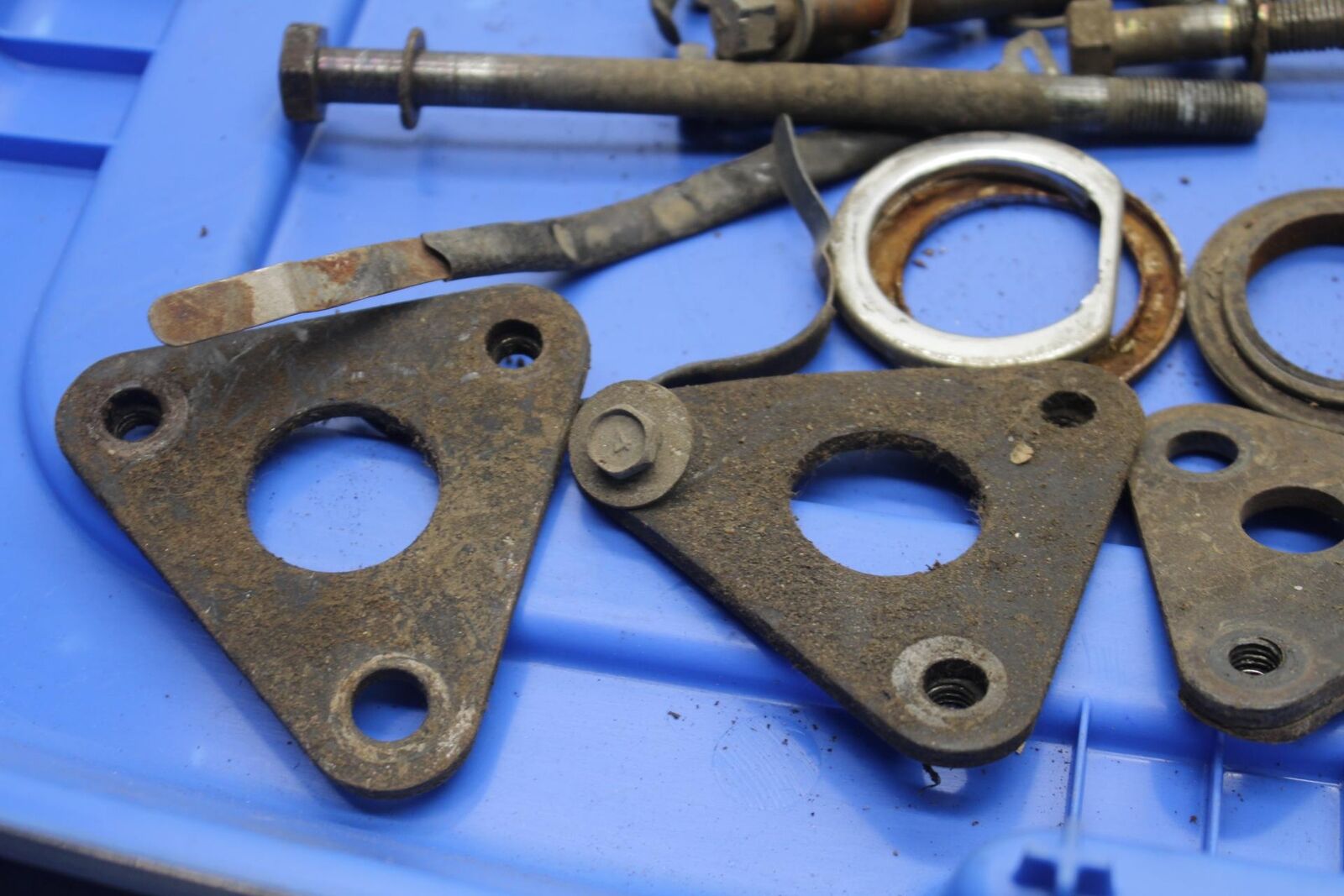 80-83 SUZUKI GS750E ENGINE MOTOR MOUNTS AND MISCELLANEOUS BOLTS BB82