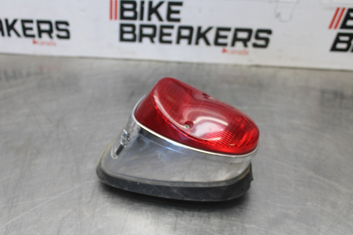 08 KAWASAKI VULCAN 1600 VN1600D NOMAD TAILLIGHT REAR TAIL BRAKE LIGHT BB904