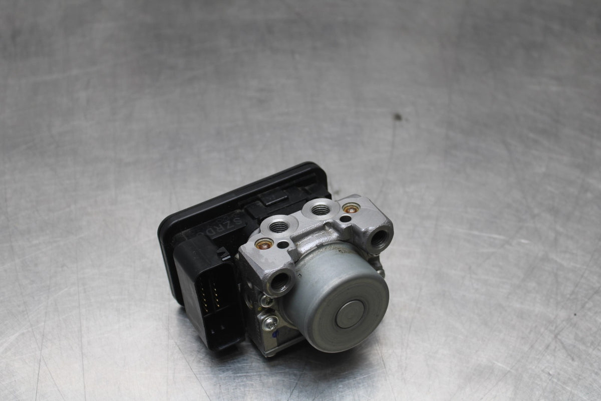 24-25 SUZUKI GSXR1000 ABS PUMP UNIT MODULE BB767