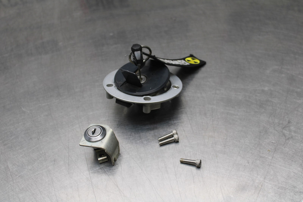 08-10 SUZUKI GSXR 600 FUEL TANK GAS CAP & SEAT LOCK BB202