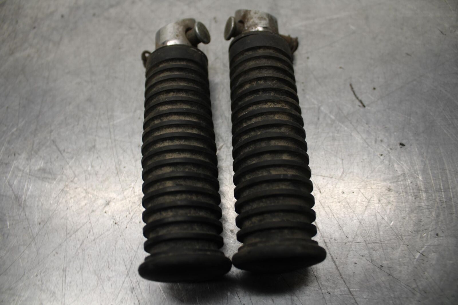 1996 Kawasaki Vulcan 800 VN800B Classic REAR PASSENGER FOOT STEP PEG BB93