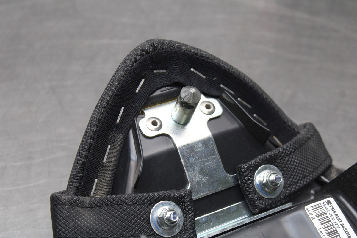 18-26 KAWASAKI Z400 REAR BACK PASSENGER TANDEM SEAT PAD SADDLE PILLION BB852