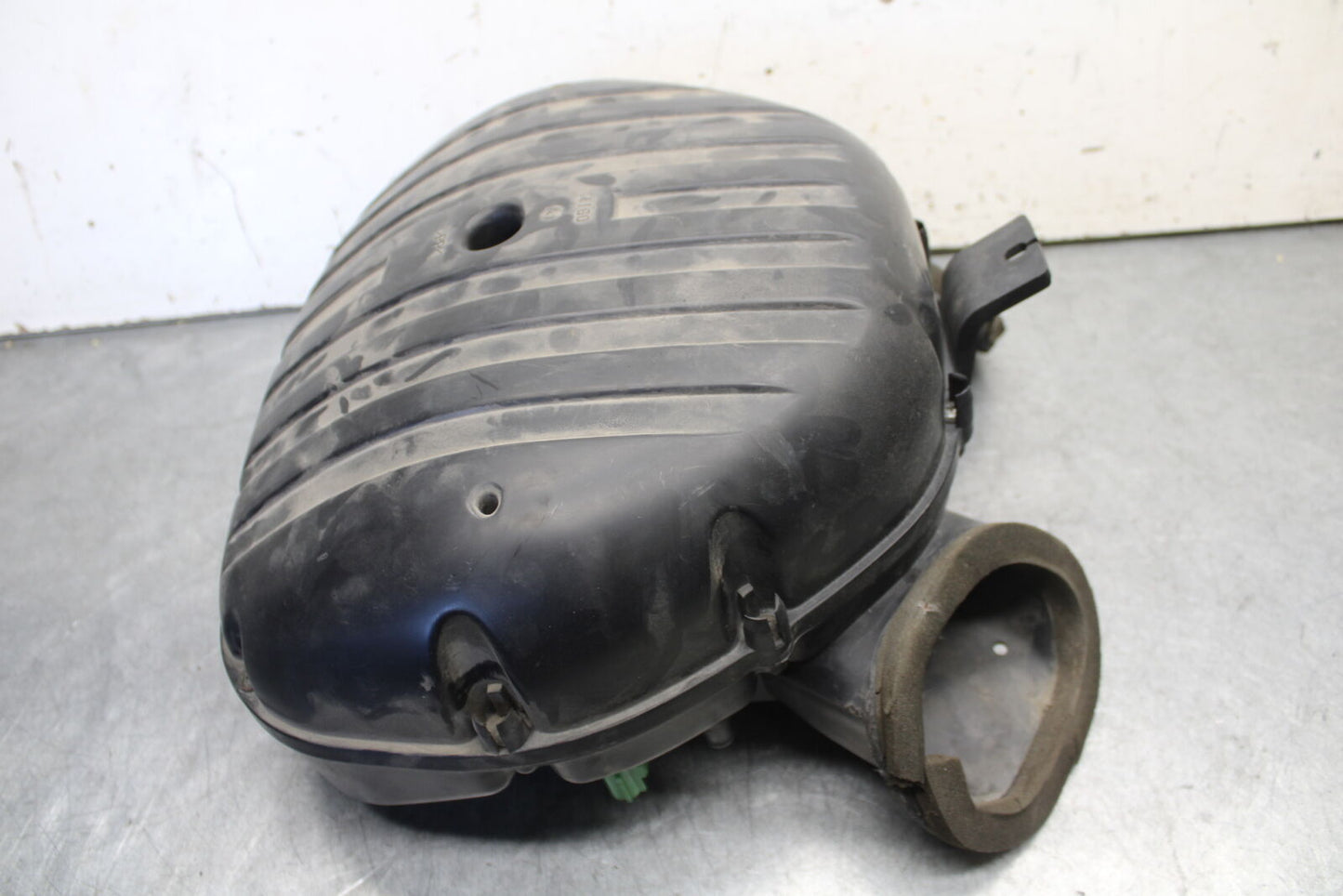 05-06 SUZUKI GSXR1000 AIRBOX AIR INTAKE FILTER BOX 13700-41G00 13740-41G00 BB663