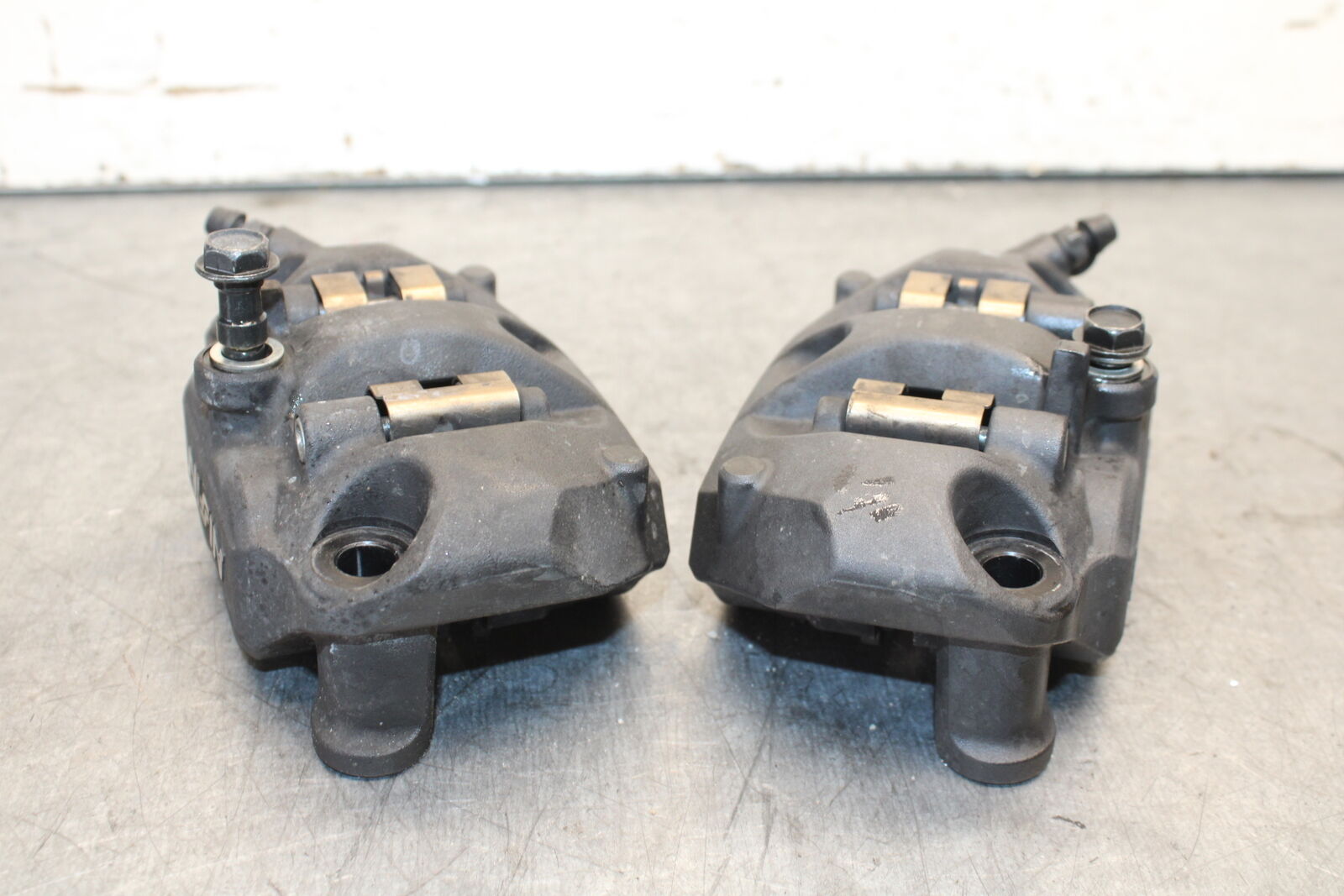 13-18 KAWASAKI NINJA ZX6R RIGHT LEFT FRONT BRAKE CALIPER SET PAIR CALIPERS BB682