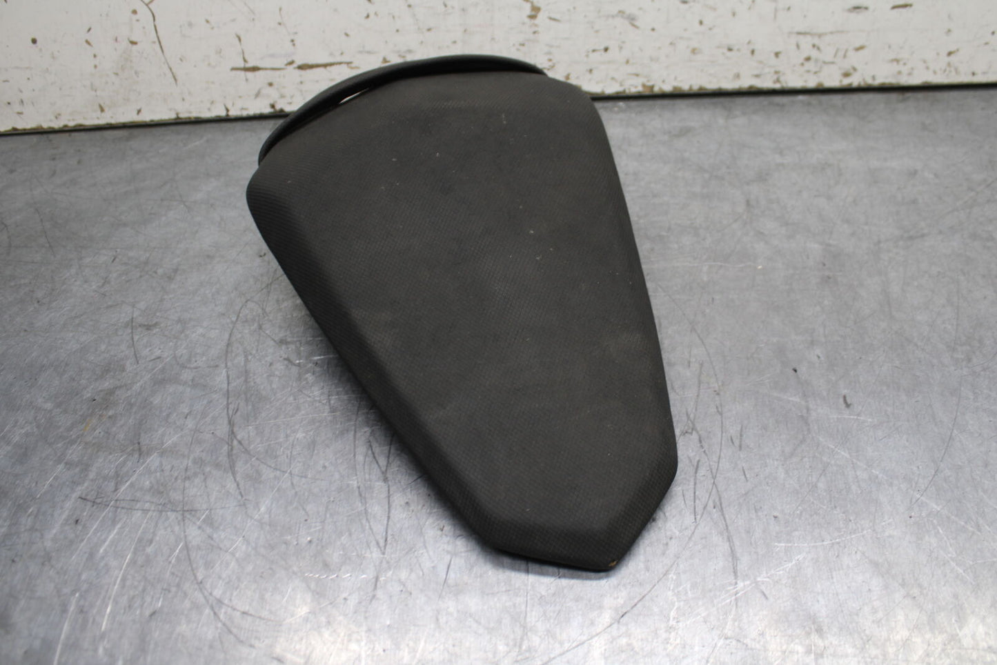 19-22 KAWASAKI Z400 REAR BACK PASSENGER TANDEM SEAT PAD SADDLE PILLION BB738