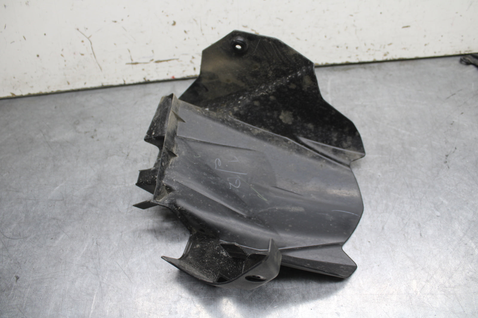 18-24 KAWASAKI NINJA 650 REAR BACK WHEEL TIRE HUGGER FENDER BB725