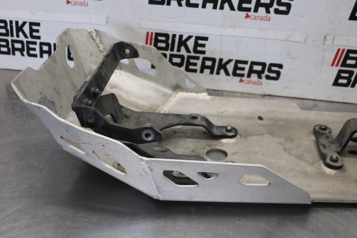 19 BMW F750GS SKID PLATE TRAY LOWER ENGINE FRAME GUARD BB938
