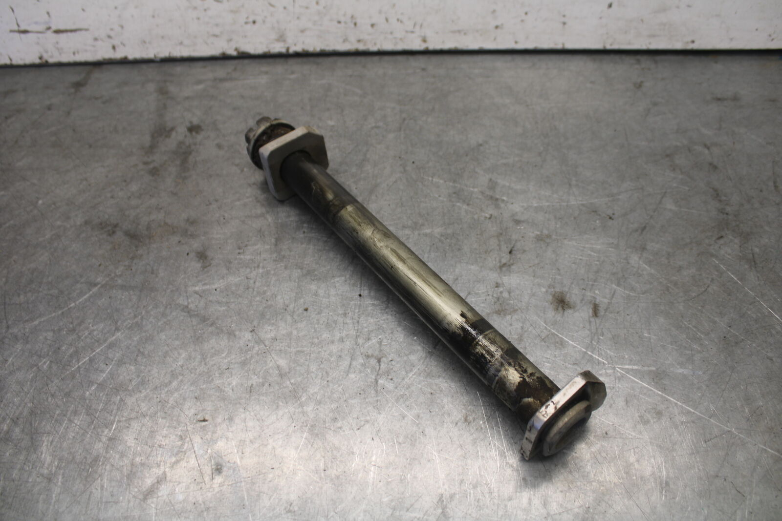 06-07 SUZUKI GSXR 600 REAR AXLE BACK WHEEL RIM PIVOT BOLT AXEL BB694